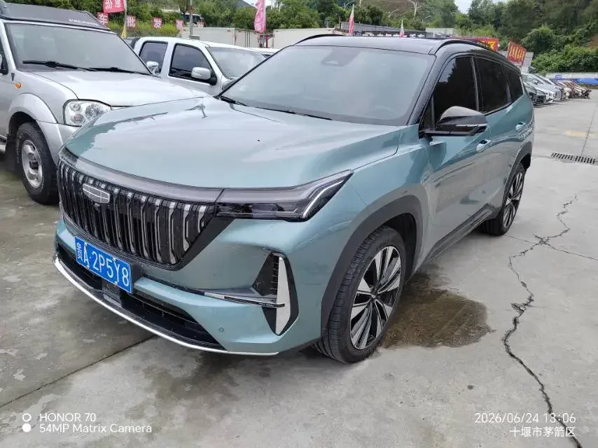 Geely Atlas L Boyue L 2025 The fourth generation 1.5TD DCT Jinxiu 2025 — photo 1, buy with delivery to Moscow