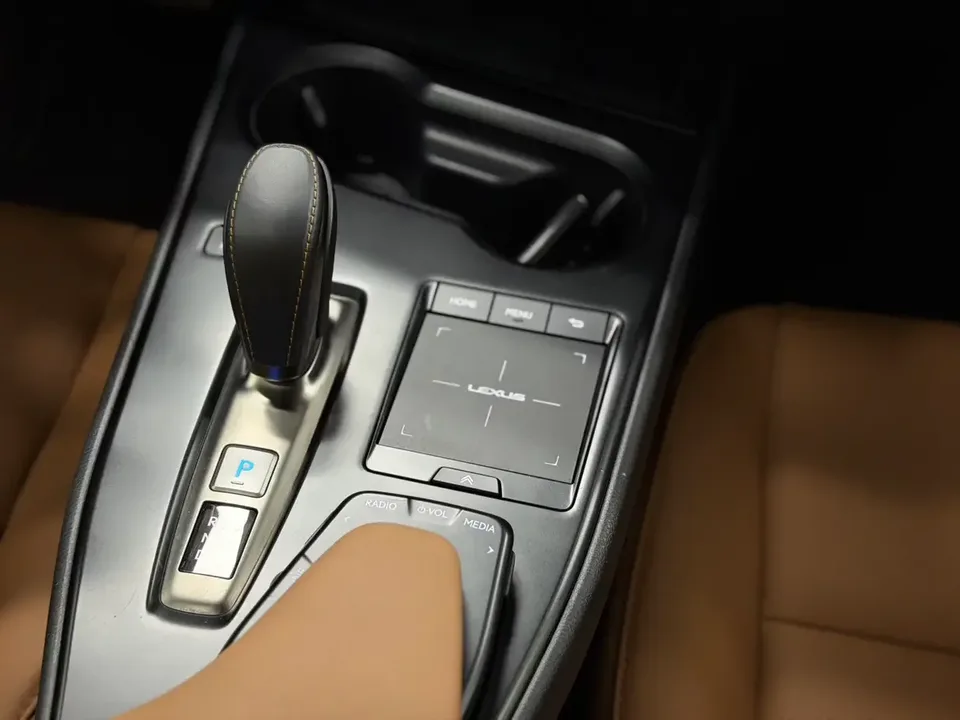 Lexus UX EV Lexus UX EV 2020 300e 2023 — thumbnail 4