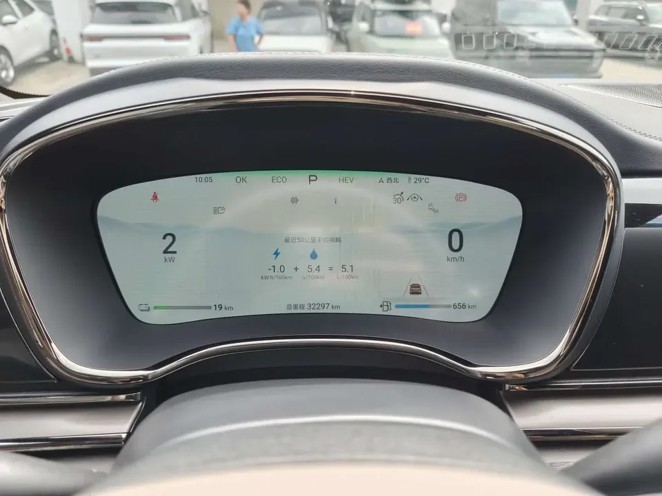 BYD Han DM Chinese DM 2024 DM-i Honor Edition 121KM Premium 2024 — thumbnail 2