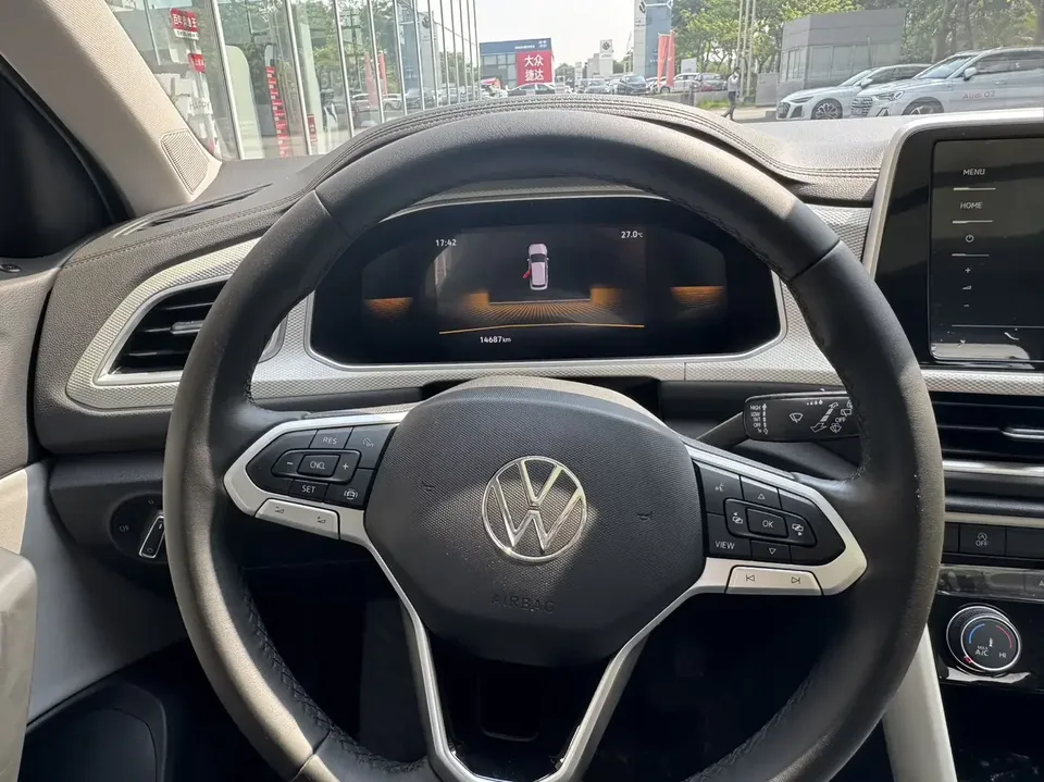 Volkswagen T-Roc TANG 2023 280TSI DSG Time Edition 2023 — thumbnail 4