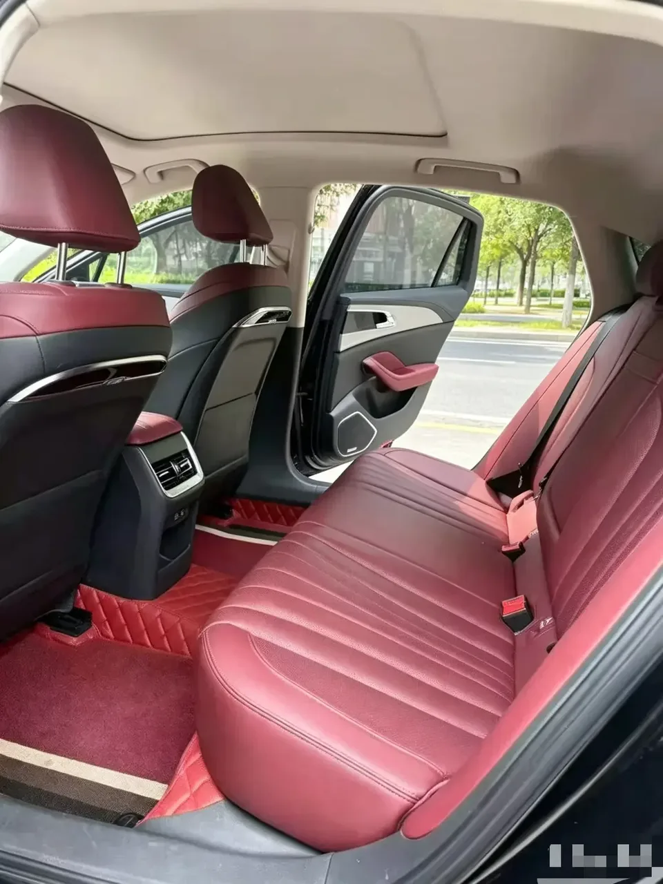 Hongqi H5 Hongqi H5 2023 1.5T DCT Zhilian Qiyue Edition 2023 — thumbnail 3
