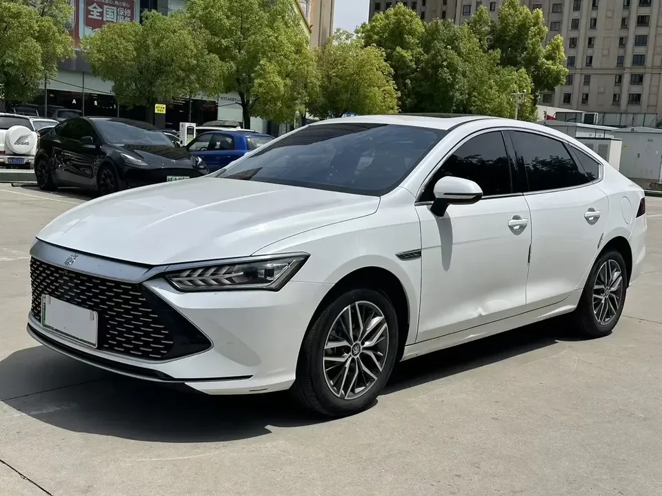 BYD Qin PLUS DM Qin PLUS DM 2024 Honor Edition DM-i 120KM Leading Edition 2024 — photo 1, buy with delivery to Moscow