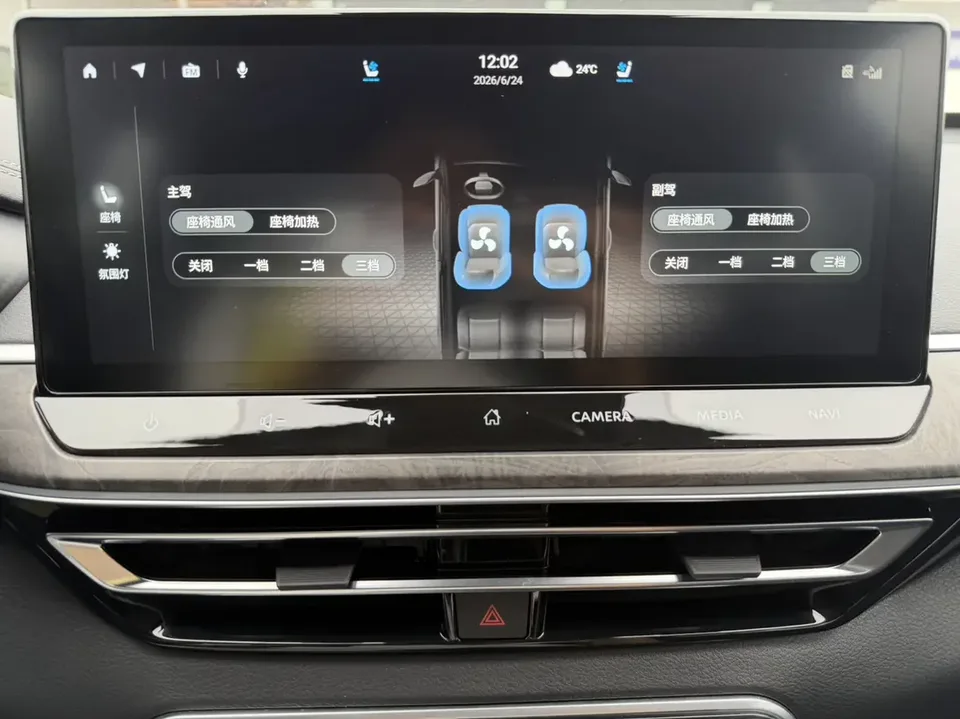 Nissan Altima Sound of nature 2022 2.0L XL-Upr Premium Edition 2022 — thumbnail 4