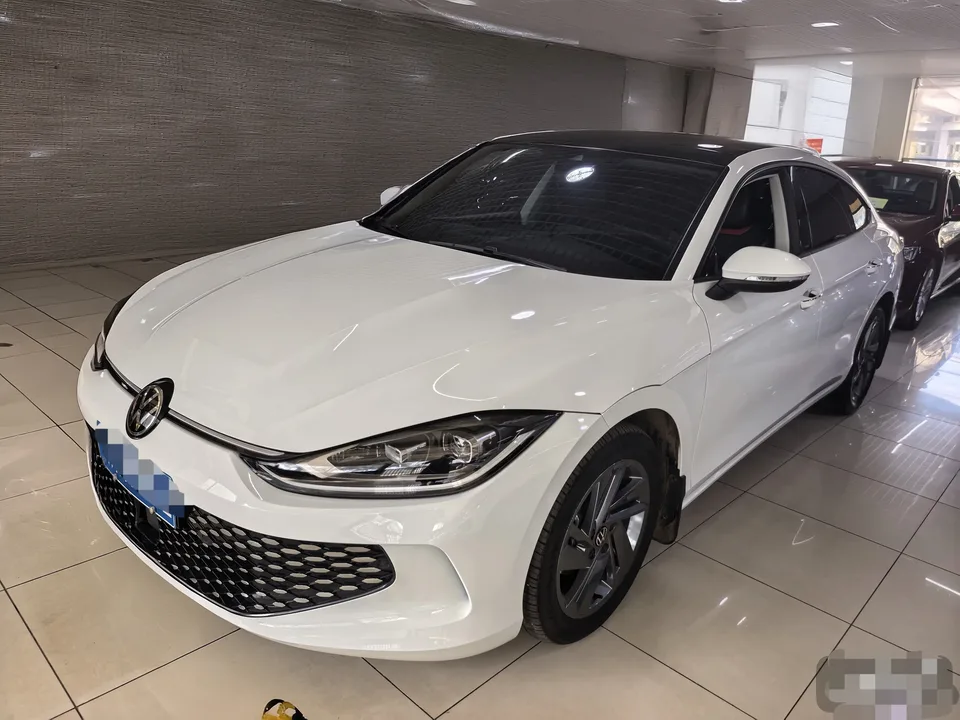 Volkswagen Lamando Lingdu 2024 Lingdu L 200TSI DSG Hot Edition 2025 — photo 1, buy with delivery to Moscow