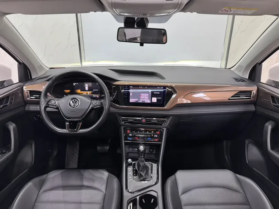 Volkswagen Tharu tuyue 2022 280TSI 2WD Deluxe Edition 2022 — миниатюра 3