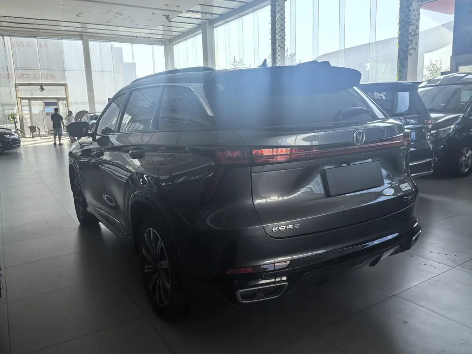 Changan CS75PLUS Changan CS75 PLUS 2024 The third generation champion version 1.5T automatic intelligent driving strong navigation 2025 — thumbnail 4