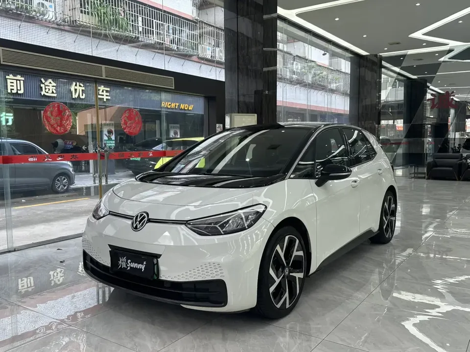 Volkswagen ID.3 Volkswagen ID.3 2024 Pure Smart Edition 2024 — photo 1, buy with delivery to Moscow