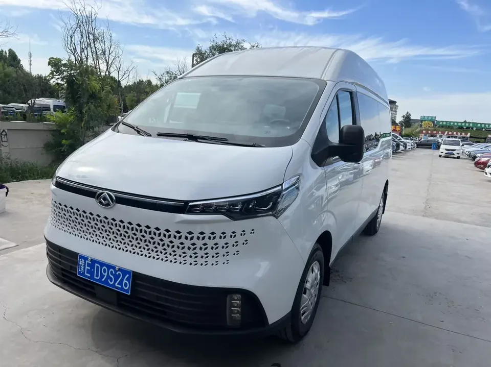 Datong Xintu V70 Xintu V70 2023 2.0T Diesel Automatic Elite Edition Long Axis Mid-Top 6/7 Seats 150Ps 2023 — photo 1, buy with delivery to Moscow
