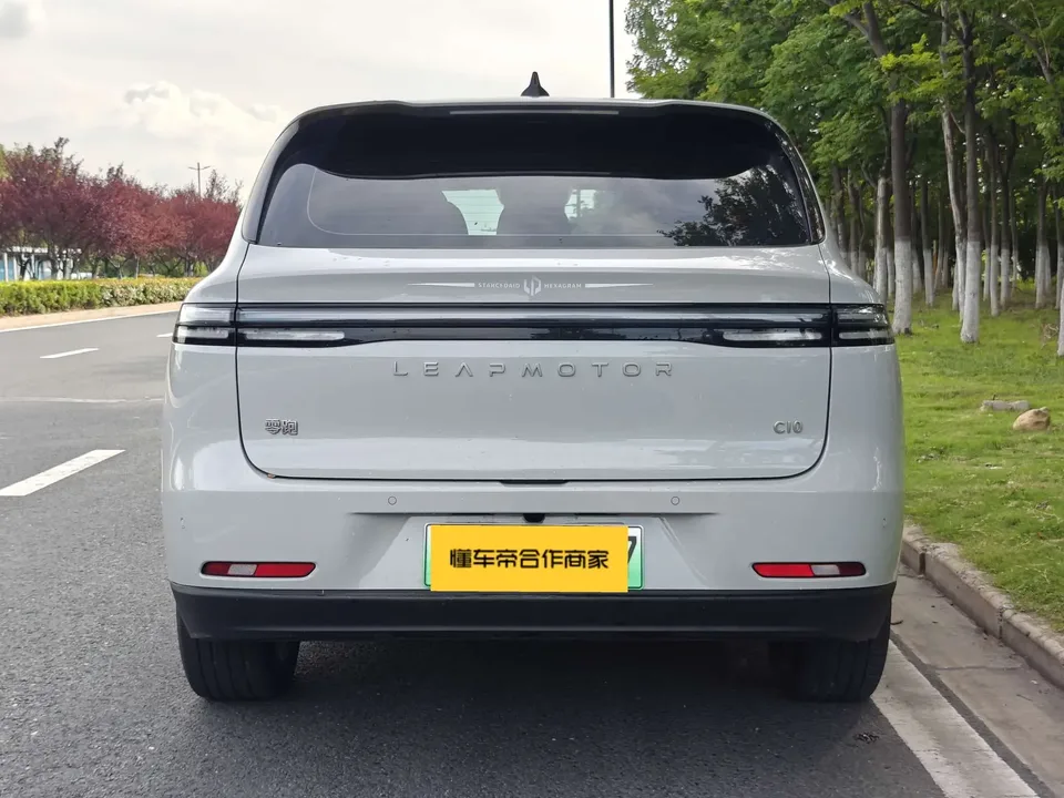 Leapmotor Zero running C10 Zero running C10 2024 Pure electric version 530 Comfort Edition 2024 — миниатюра 2