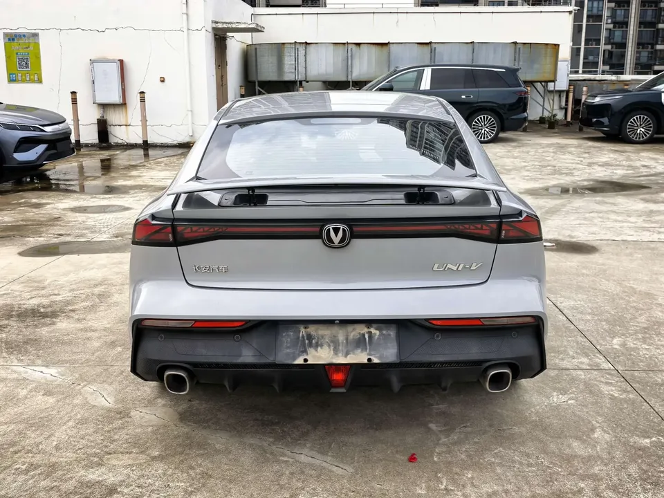 Changan UNI-V Changan UNI-V 2022 1.5T Smart Pilot 2023 — миниатюра 2