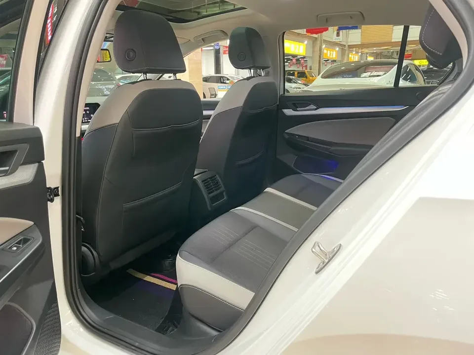 Volkswagen Golf golf 2023 280TSI DSG Pro 2024 — миниатюра 5