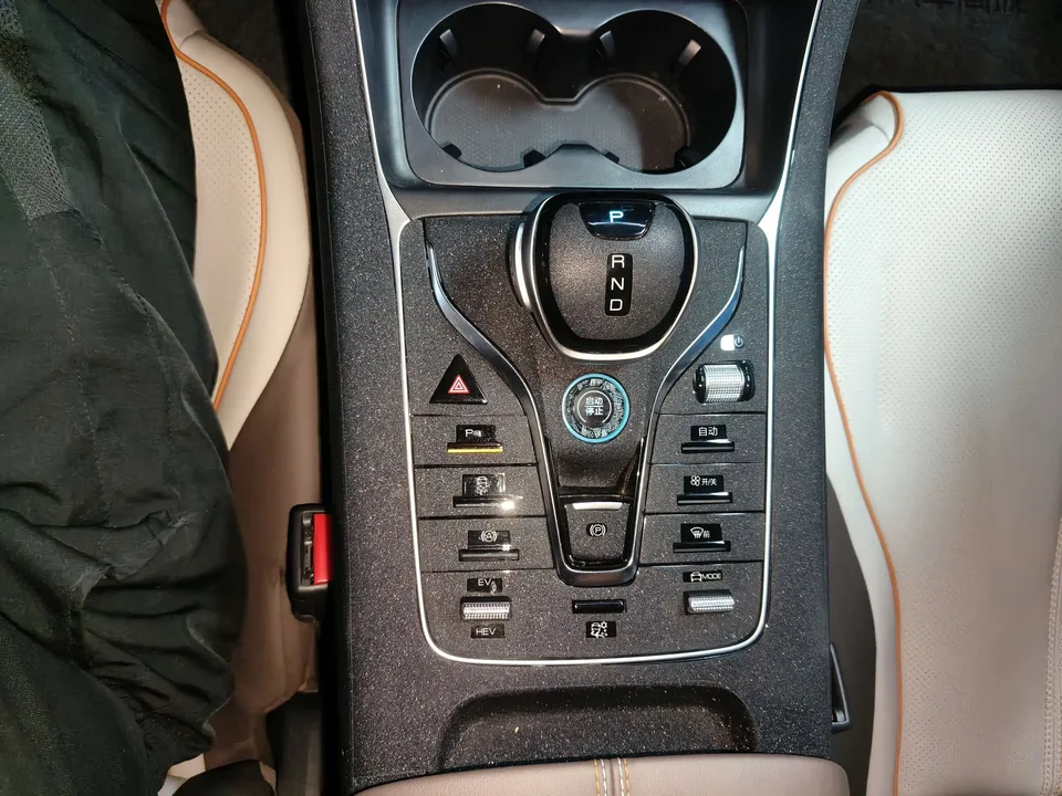 BYD Qin PLUS DM Qin PLUS DM 2023 DM-i Champion Edition 120KM Exceeding Type 2024 — thumbnail 4