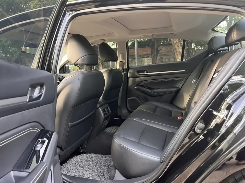 Nissan Altima Sound of nature 2022 2.0L XL-TLS Enjoy Edition 2023 — thumbnail 4
