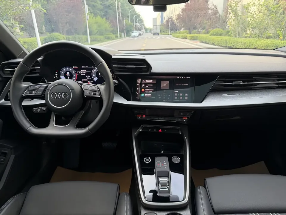 Audi A3 Audi A3 2023 Sportback 35 TFSI Stylish and sporty 2023 — миниатюра 2
