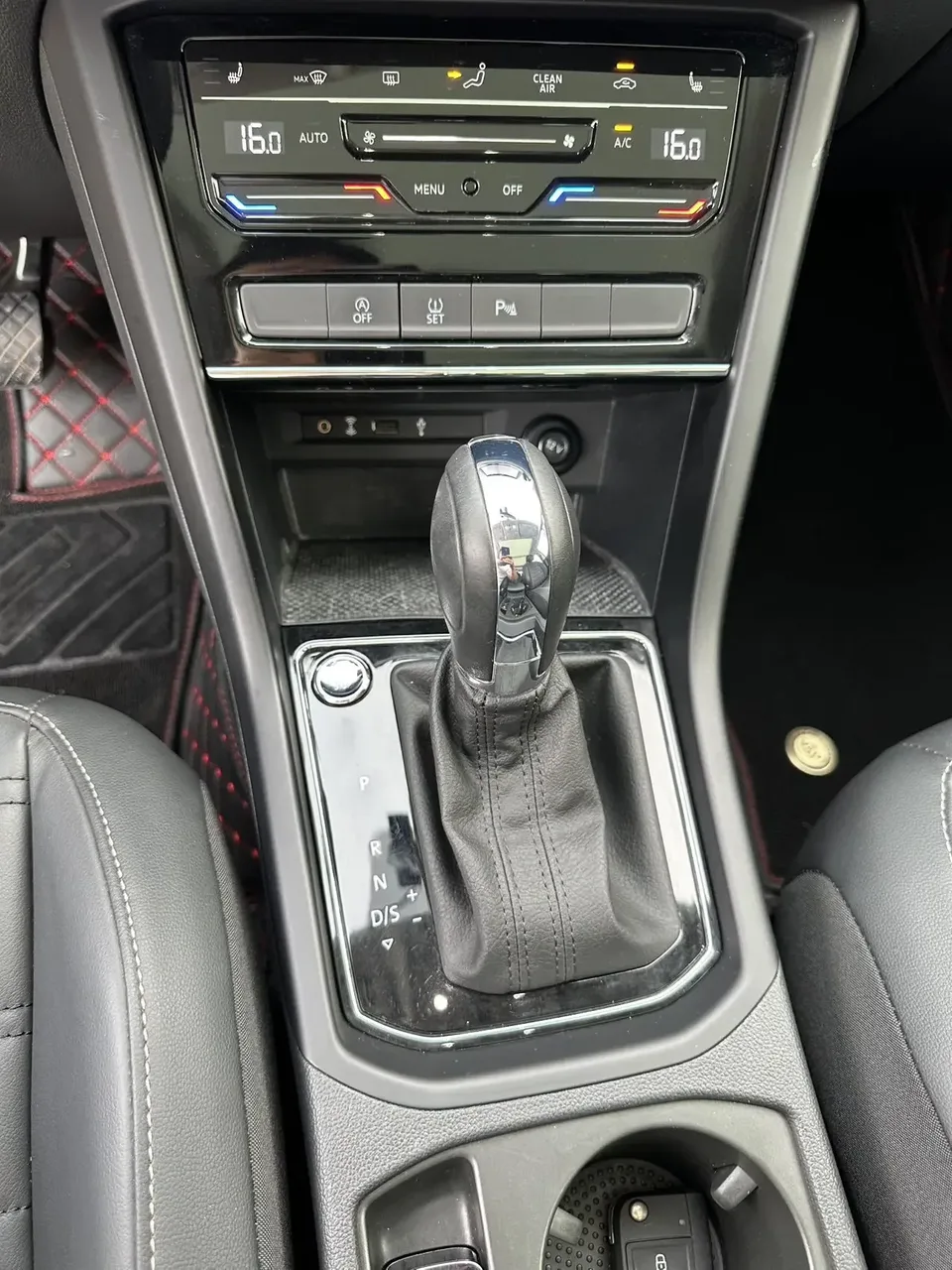 Volkswagen Touran L Touran L 2021 280TSI DSG Tuojie Deluxe Edition 7 Seaters 2022 — thumbnail 4
