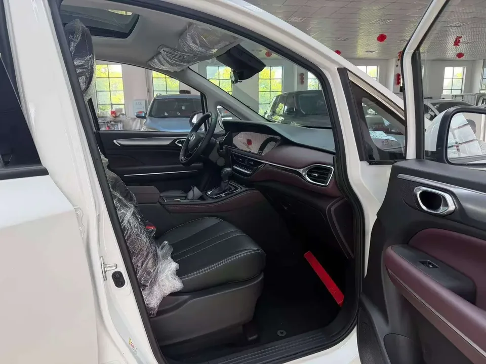 GAC Trumpchi M6 Trumpchi M6 2021 270T Automatic Deluxe Edition 7 Seaters 2023 — thumbnail 5