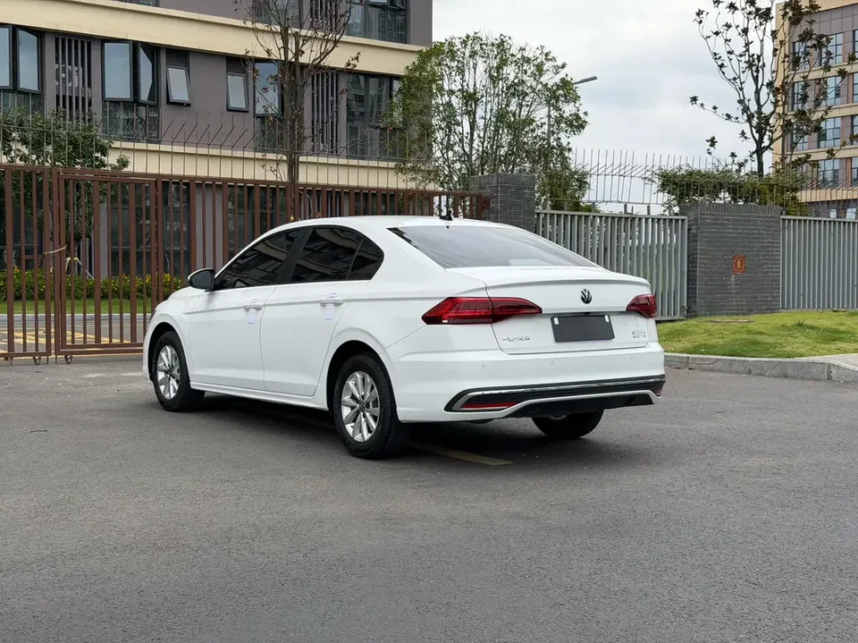 Volkswagen Bora Bora 2023 200TSI DSG Free Travel Edition 2024 — thumbnail 2