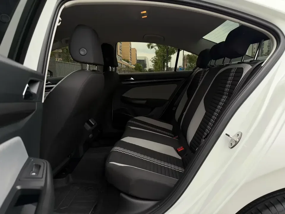 Volkswagen Bora Bora 2023 200TSI DSG Free Travel Edition 2024 — thumbnail 5
