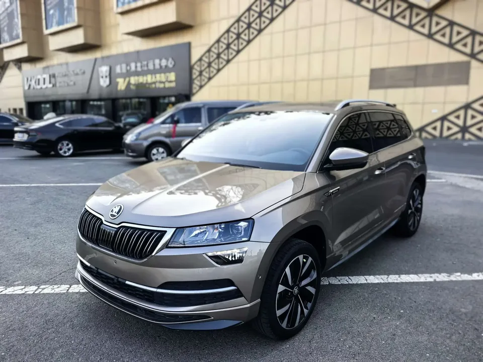 Skoda Karoq Korok 2022 TSI280 Luxury Edition 2022 — photo 1, buy with delivery to Moscow