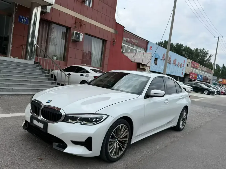 BMW 3 Series BMW 3 Series 2022 320i facelift sports package 2022 — photo 1, buy with delivery to Moscow