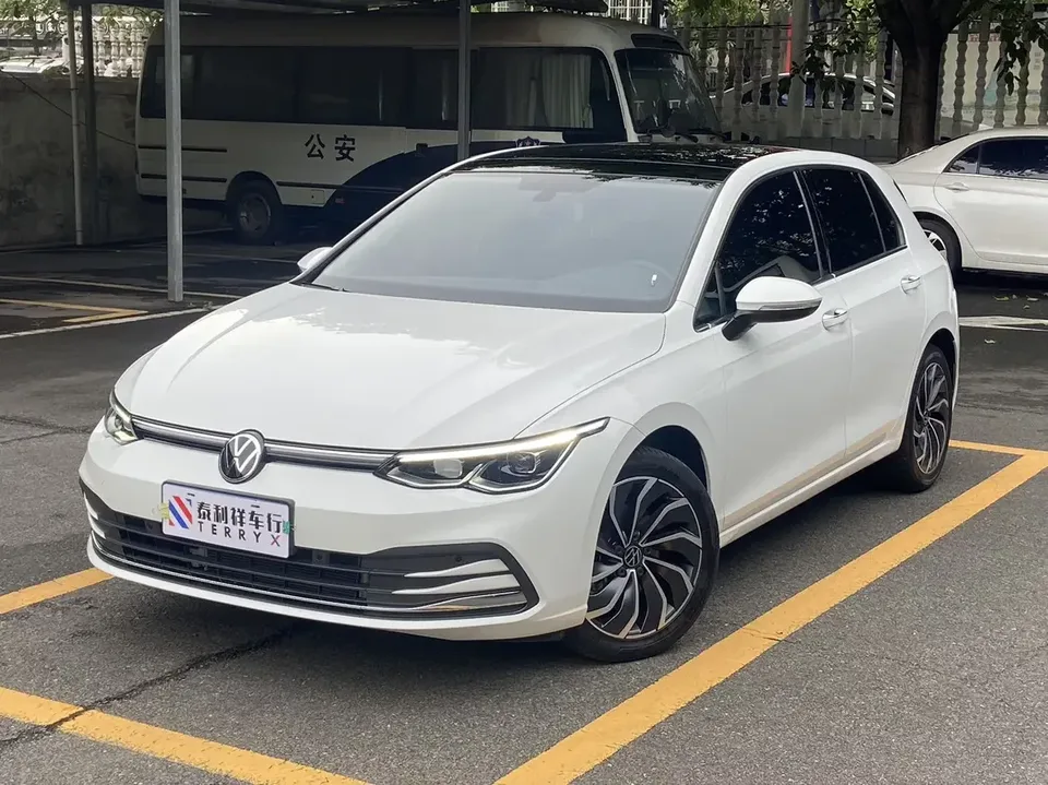 Volkswagen Golf golf 2023 280TSI DSG Pro 2023 — photo 1, buy with delivery to Moscow
