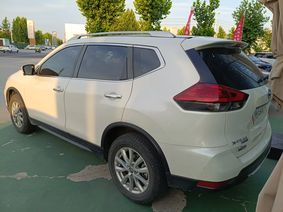 Nissan X-Trail Qijun 2023 Classic Edition 2.0L 2WD Smart Link Premium Edition 2023 — thumbnail 4
