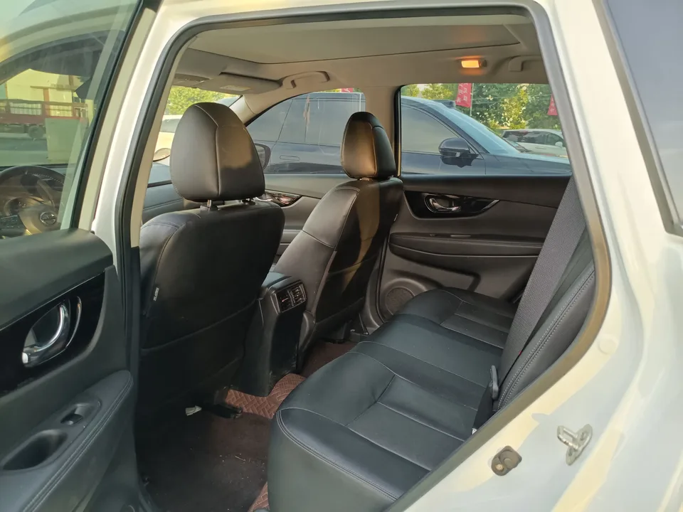 Nissan X-Trail Qijun 2023 Classic Edition 2.0L 2WD Smart Link Premium Edition 2023 — thumbnail 5