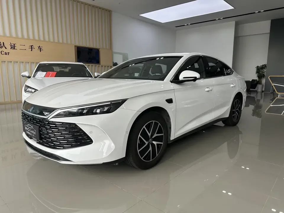 BYD Qin L DM Qin L DM 2025 Intelligent Driving Edition DM-i 120KM Leading Edition 2025 — photo 1, buy with delivery to Moscow