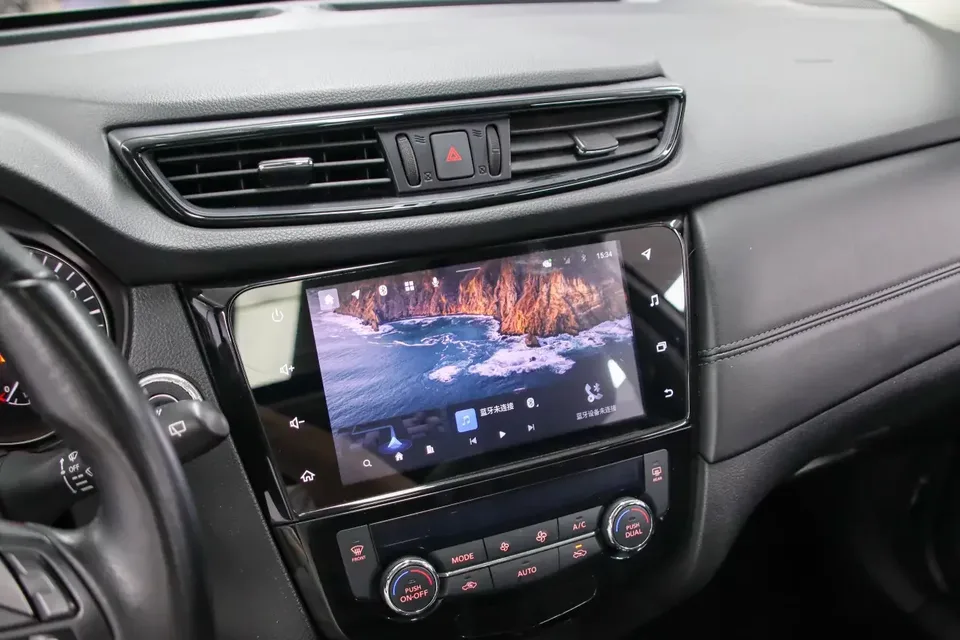 Nissan X-Trail Qijun 2022 2.0L 2WD Smart Link Premium Edition 2022 — thumbnail 3