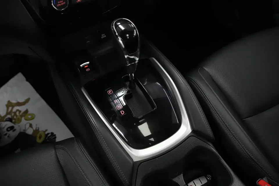 Nissan X-Trail Qijun 2022 2.0L 2WD Smart Link Premium Edition 2022 — thumbnail 4