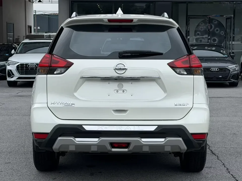 Nissan X-Trail Qijun 2022 2.0L 2WD Smart Link Premium Edition 2022 — thumbnail 2