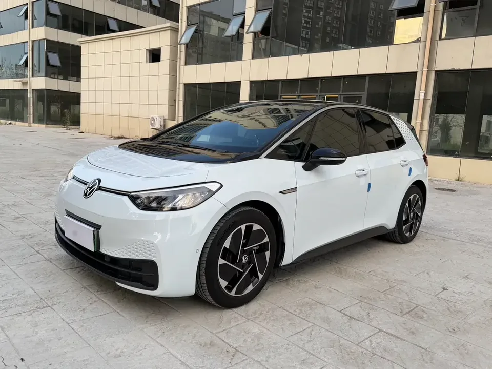 Volkswagen ID.3 Volkswagen ID.3 2023 Pure Smart Edition 2023 — photo 1, buy with delivery to Moscow