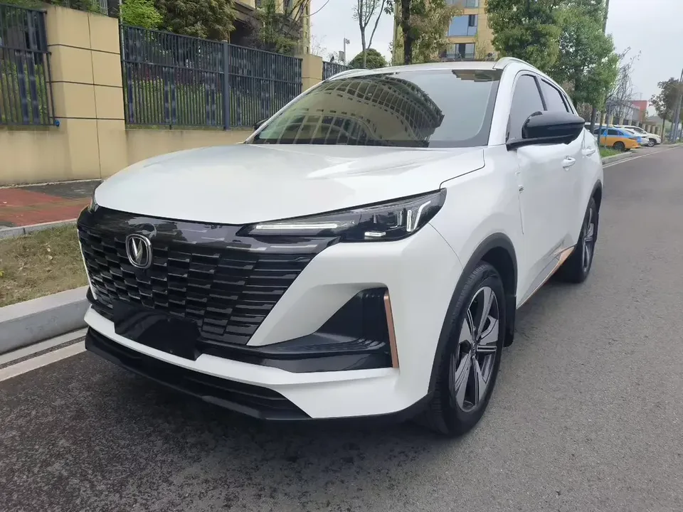 Changan CS55 Plus Changan CS55 PLUS 2023 Second generation 1.5T DCT light year version 2023 — photo 1, buy with delivery to Moscow