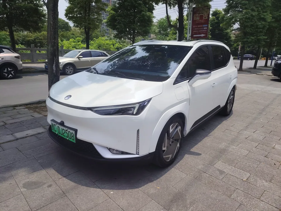 HYCAN Hechuang Z03 Hechuang Z03 2022 510 Trendy Smart Edition 63.98kWh 2023 — photo 1, buy with delivery to Moscow