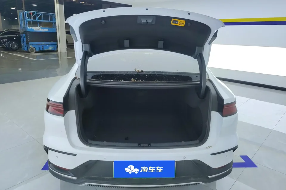 BYD Han DM Chinese DM 2023 DM-i Champion Edition 200KM Premium 2023 — thumbnail 5