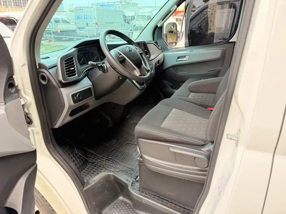 Datong Xintu V80 Xintu V80 2025 Modified value version 2.0T AMT Aoyuntong short wheelbase ultra-low roof 127Ps 5/6 seats 2025 — thumbnail 4