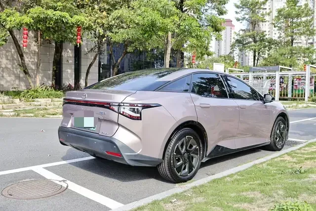 Toyota bZ3 Toyota bZ3 2023 Long battery life Premium 2023 — thumbnail 2