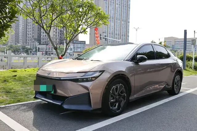Toyota bZ3 Toyota bZ3 2023 Long battery life Premium 2023 — photo 1, buy with delivery to Moscow