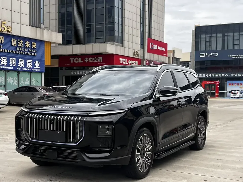 Jetour X90 Pro JETOUR X90 PRO 2024 1.6TD DCT Deluxe Edition 2025 — photo 1, buy with delivery to Moscow