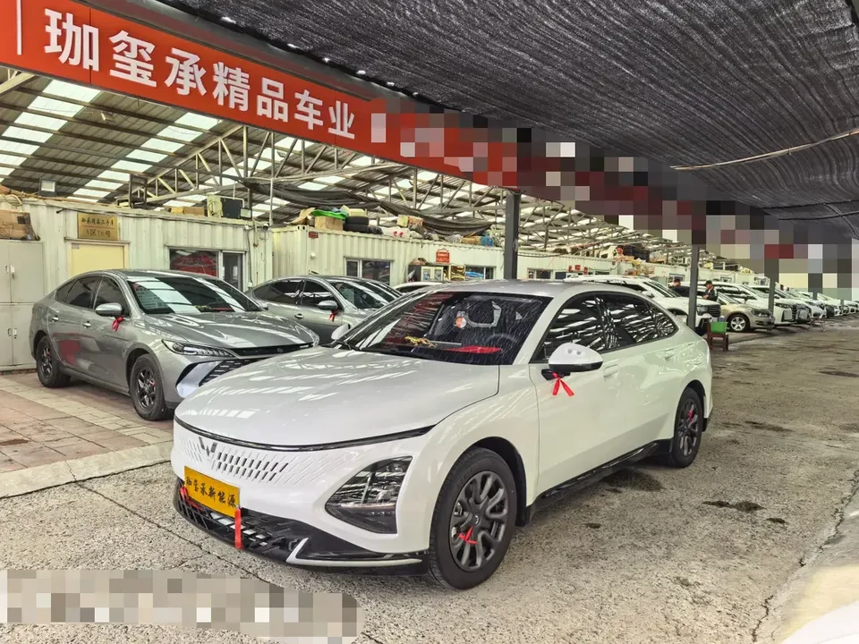 Wuling Starlight PHEV Wuling Starlight PHEV 2025 70km Smart Standard 2025 — photo 1, buy with delivery to Moscow
