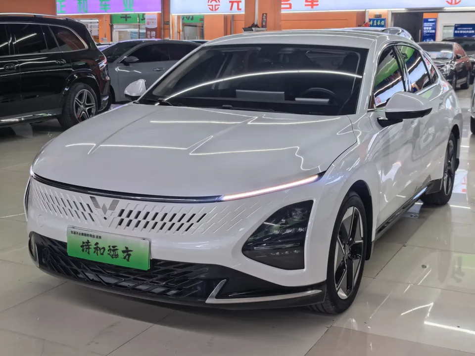 Wuling Starlight PHEV Wuling Starlight PHEV 2025 150km Intelligent Pilot 2025 — photo 1, buy with delivery to Moscow