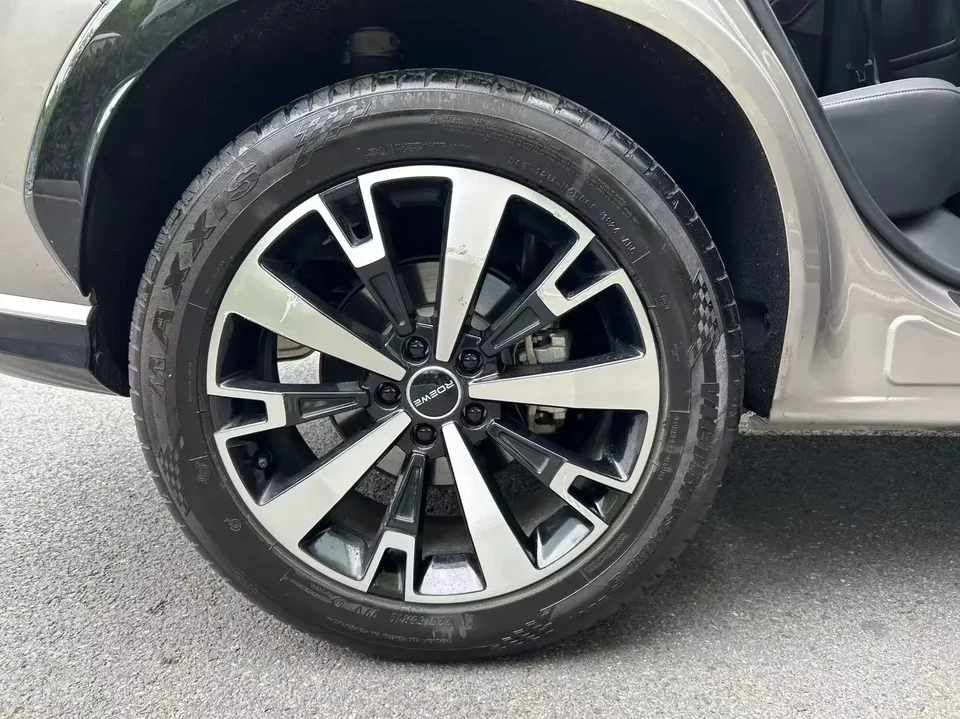Roewe D5X DMH Roewe D5X DMH 2024 135 Ultimate 2024 — thumbnail 3