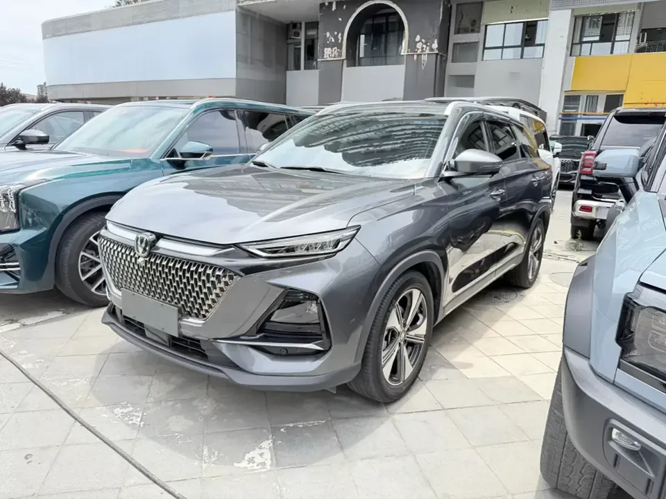 Changan X7 PLUS Changan X7 PLUS 2024 1.5T DCT Honor Edition 7 Seaters 2024 — photo 1, buy with delivery to Moscow