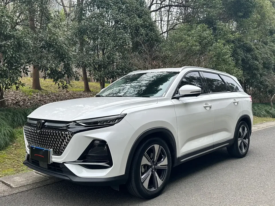Changan X7 PLUS Changan X7 PLUS 2024 1.5T DCT Premium 7-seater 2025 — photo 1, buy with delivery to Moscow