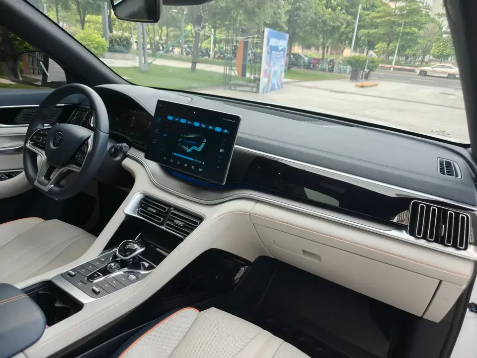 BYD Song PLUS DM Song PLUS DM 2021 DM-i 51KM 2WD Premium Edition 2022 — миниатюра 3