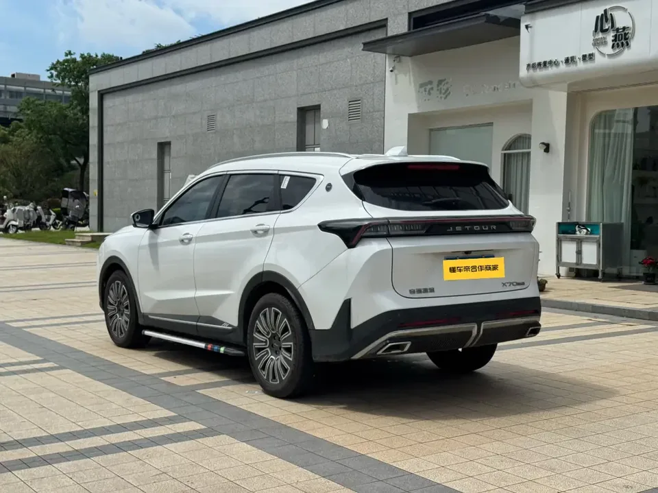 Jetour Jietu X70 PLUS Jietu X70 PLUS 2025 1.5T 6DCT Deluxe Edition 7 Seaters 2025 — thumbnail 4
