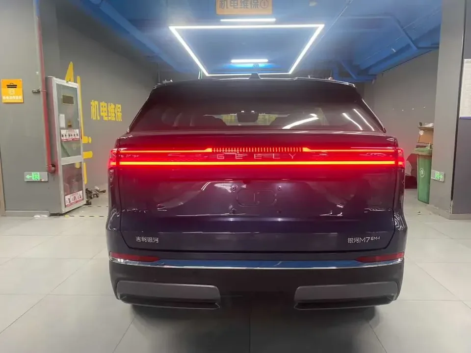 Geely Galaxy M7 Galaxy M7 2026 225km Starship Edition 2026 — миниатюра 4