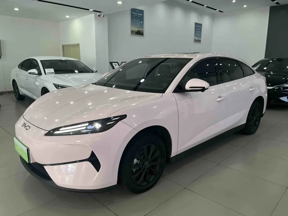 BYD e7 BYD e7 2025 520km Smart Edition 2025 — photo 1, buy with delivery to Moscow