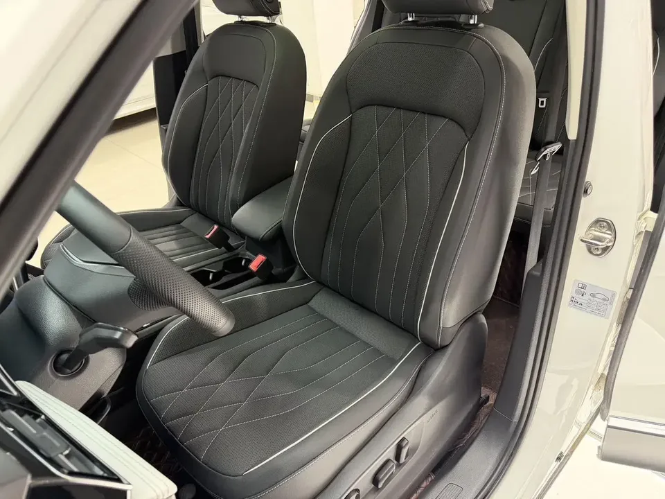 Volkswagen Tiguan L Tiguan L 2023 280TSI Limited Edition 2023 — thumbnail 4