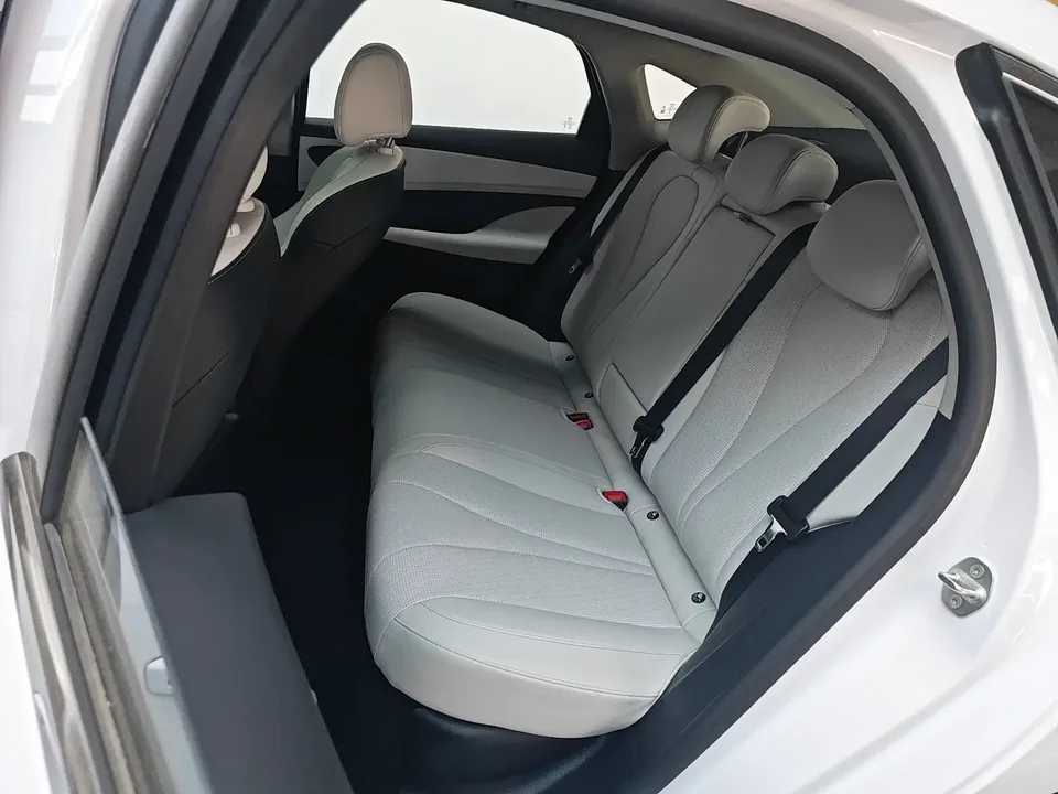 BYD Seal 05DM Seal 05DM 2025 DM-i 120KM flagship version 2025 — thumbnail 3